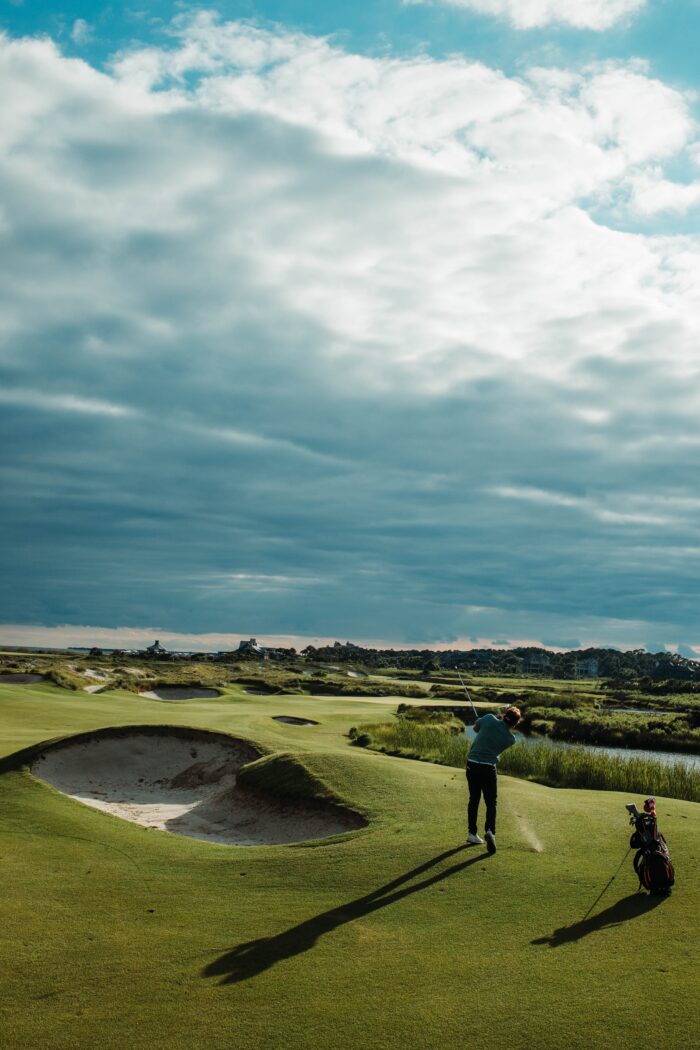 10 BEST Golf Courses Around the World