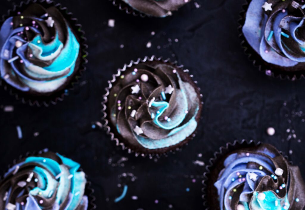 Galaxy Cakes and cupcakes adventuregirl.com