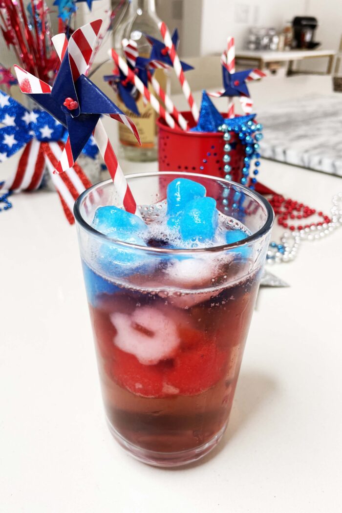 Firecracker Popsicle Cocktail: Sparkling Flavor Explosions for a Patriotic Holiday
